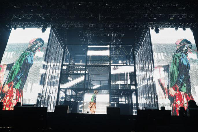 2017周笔畅巡演广州站 威特姆九宫格透明LED显示屏助阵